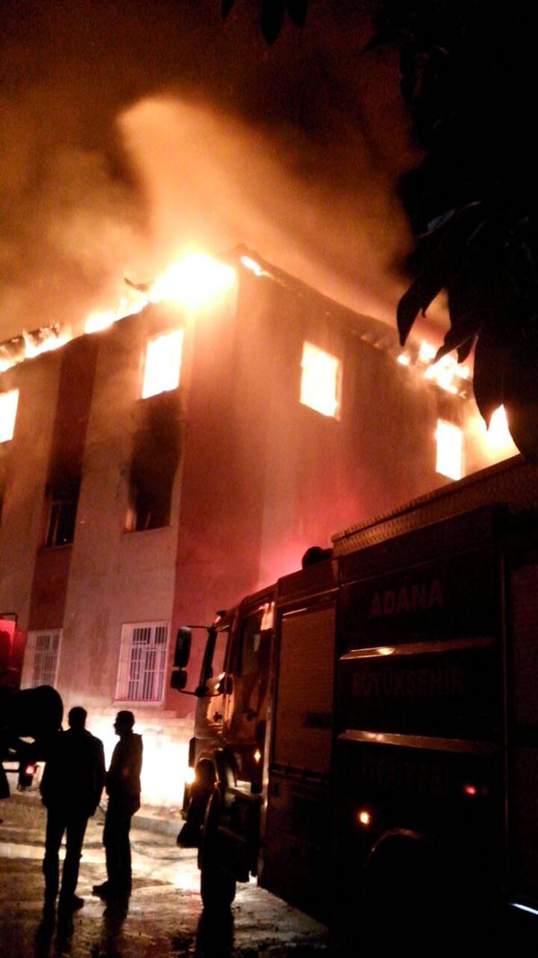 Adana'da öğrenci yurdundaki yangından ilk kareler - 8