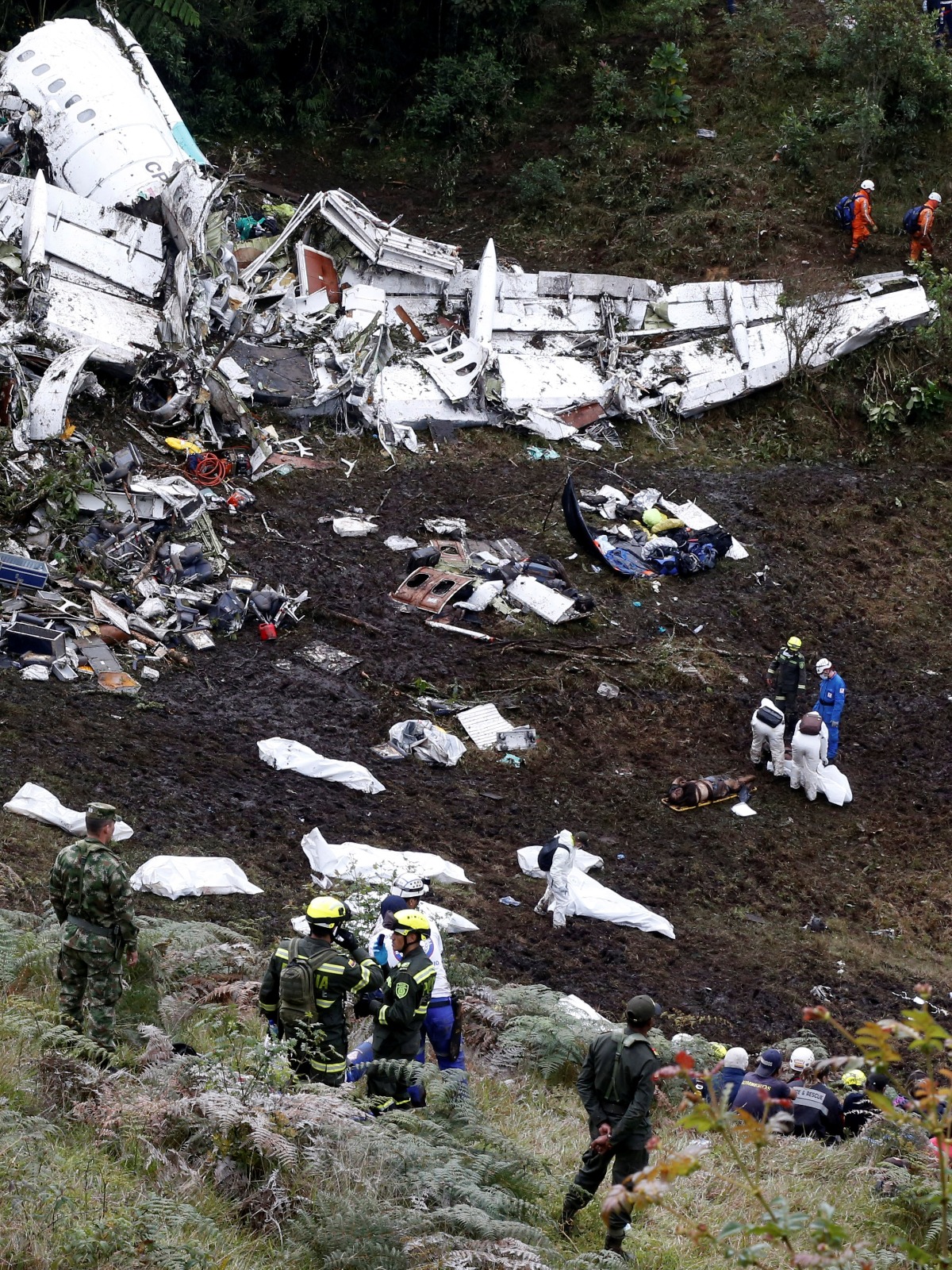 Kolombiya'da düşen uçağın enkazından acı kareler - 715