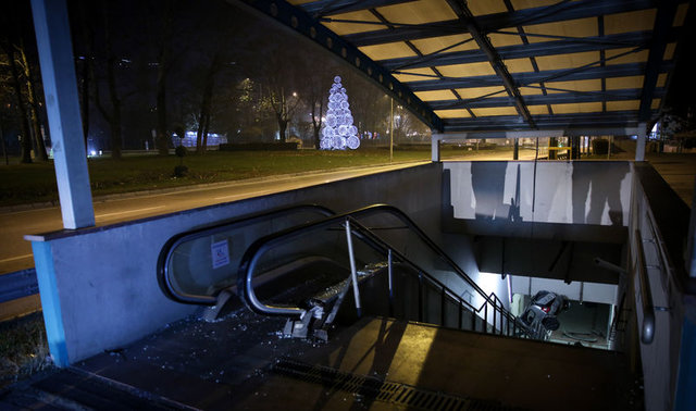 Bursa'da bir otomobil metroya girdi! - 12