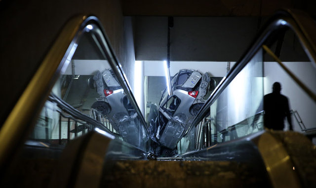 Bursa'da bir otomobil metroya girdi! - 13