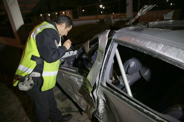 Bursa'da bir otomobil metroya girdi! - 15