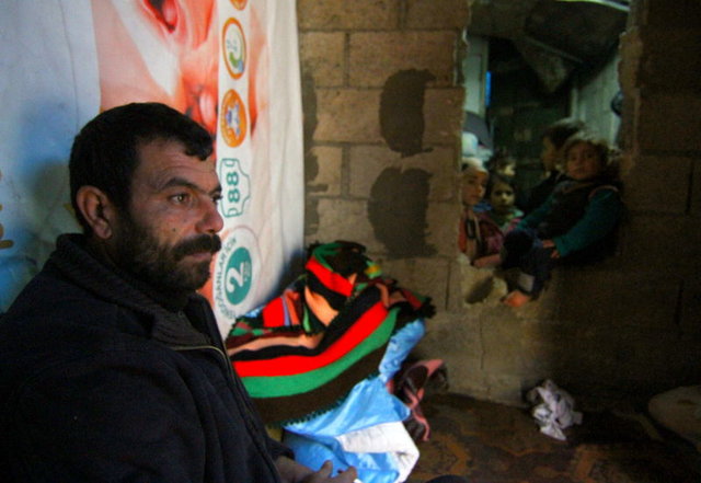 Halep'ten kaçan 8 çocuklu aile odunlukta yaşıyor - 5