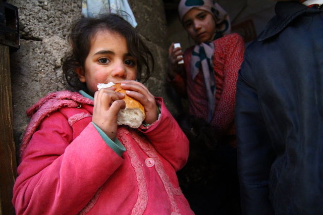 Halep'ten kaçan 8 çocuklu aile odunlukta yaşıyor - 7