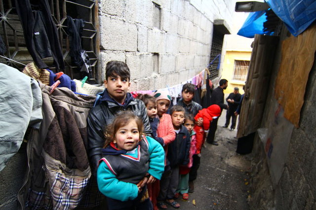 Halep'ten kaçan 8 çocuklu aile odunlukta yaşıyor - 11