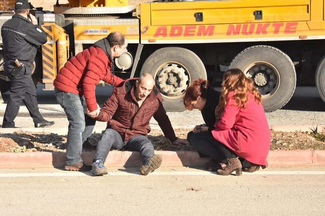 Konya'da hafriyat kamyonu, öğrenci servisine çarptı: 1 ölü, 14 yaralı - 4