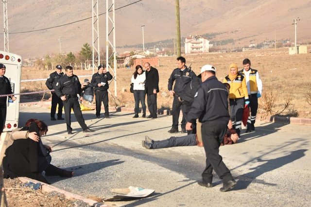 Konya'da hafriyat kamyonu, öğrenci servisine çarptı: 1 ölü, 14 yaralı - 2