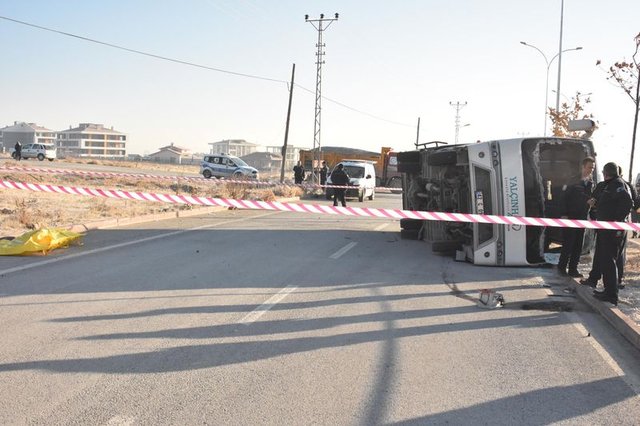 Konya'da hafriyat kamyonu, öğrenci servisine çarptı: 1 ölü, 14 yaralı - 17