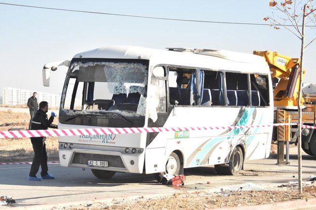 Konya'da hafriyat kamyonu, öğrenci servisine çarptı: 1 ölü, 14 yaralı - 18