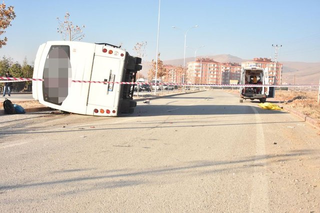 Konya'da hafriyat kamyonu, öğrenci servisine çarptı: 1 ölü, 14 yaralı - 21