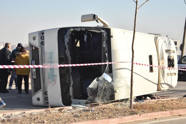 Konya'da hafriyat kamyonu, öğrenci servisine çarptı: 1 ölü, 14 yaralı - 25