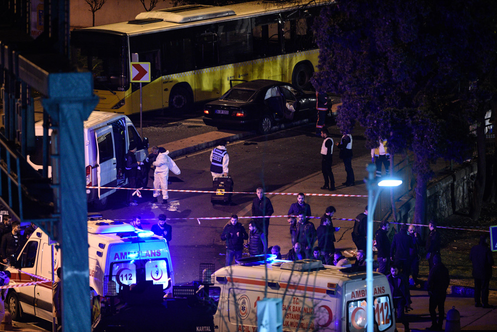 İstanbul Beşiktaş'taki patlama anı ve sonrasının fotoğrafları - 7