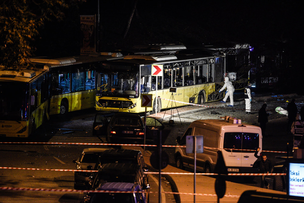 İstanbul Beşiktaş'taki patlama anı ve sonrasının fotoğrafları - 10