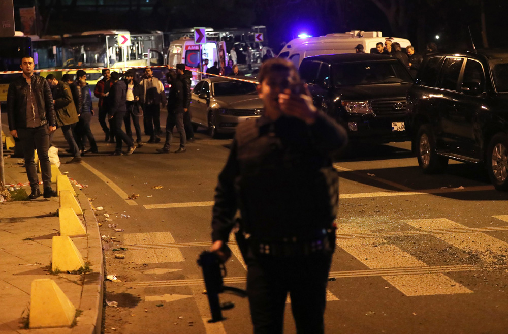İstanbul Beşiktaş'taki patlama anı ve sonrasının fotoğrafları - 32