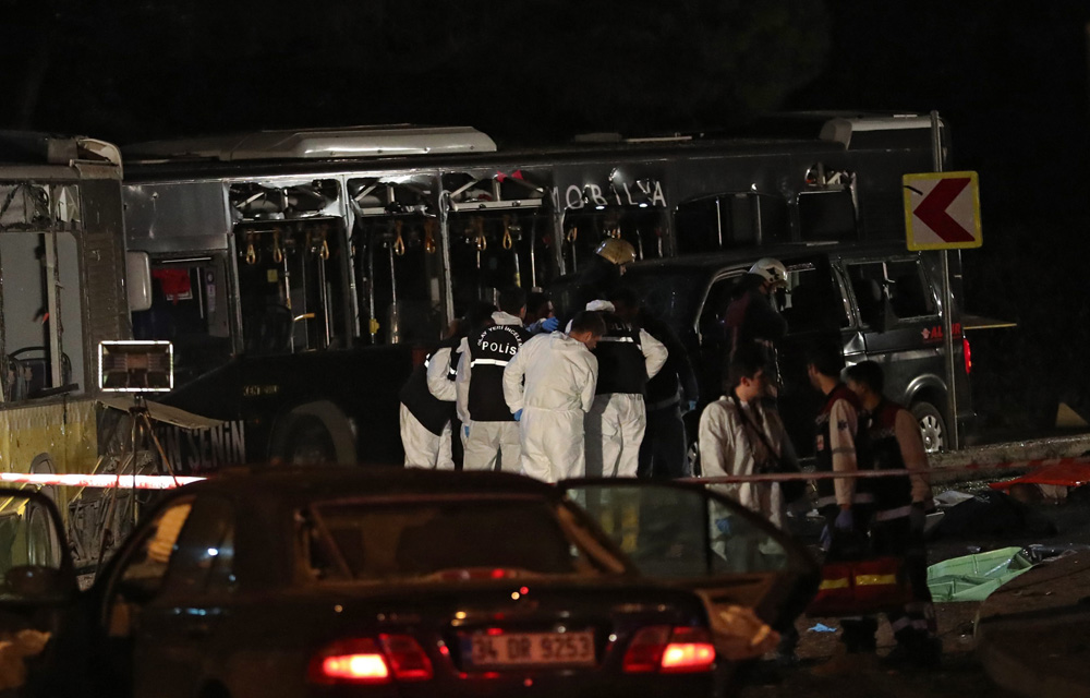 İstanbul Beşiktaş'taki patlama anı ve sonrasının fotoğrafları - 34