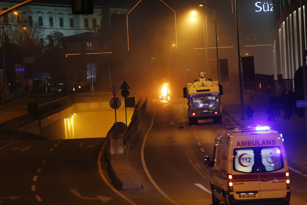 İstanbul Beşiktaş'taki patlama anı ve sonrasının fotoğrafları - 39