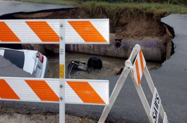 Yer yarıldı, içine girdiler! - 5
