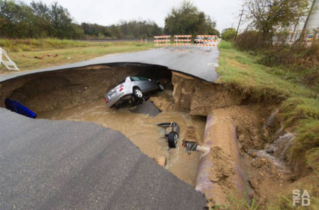 Yer yarıldı, içine girdiler! - 3