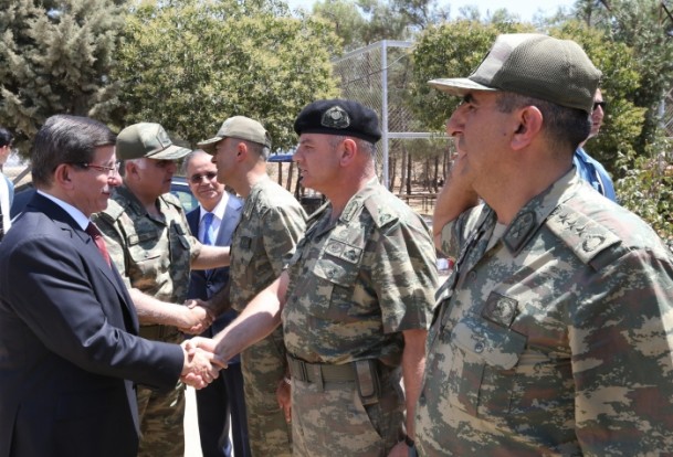 Davutoğlu Dağ Hudut Karakolu'nu ziyaret etti - 1