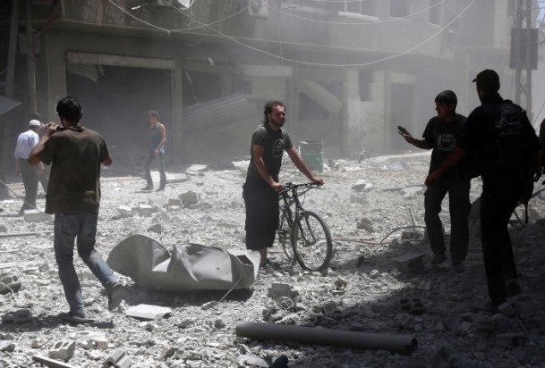 Suriye'de pazar yerine hava saldırısı - 8