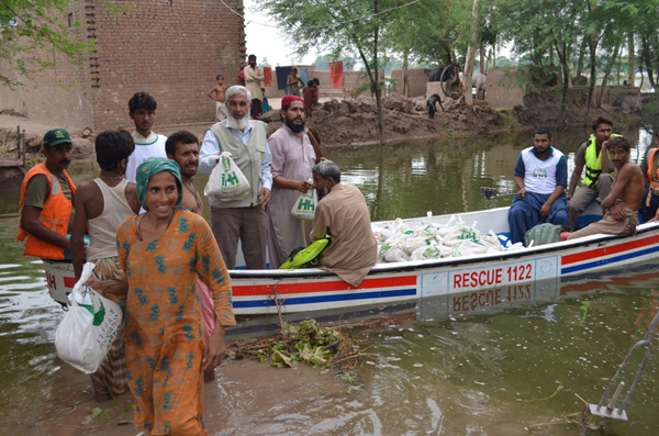 İHH Sel mağduru Pakistanlılara ulaştı - 529