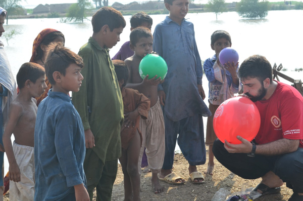 İHH Sel mağduru Pakistanlılara ulaştı - 771