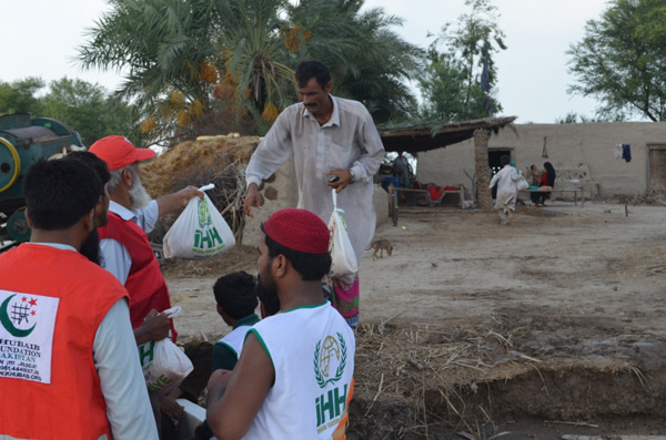 İHH Sel mağduru Pakistanlılara ulaştı - 941