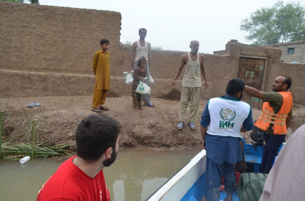 İHH Sel mağduru Pakistanlılara ulaştı - 871