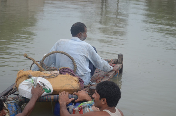 İHH Sel mağduru Pakistanlılara ulaştı - 758