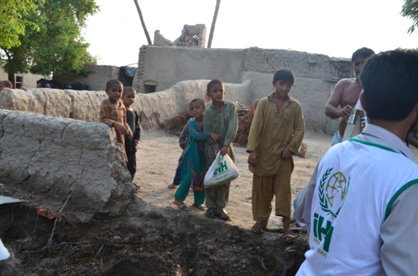 İHH Sel mağduru Pakistanlılara ulaştı - 939