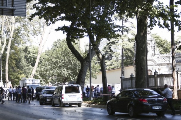 Dolmabahçe'de polise silahlı saldırı - 2