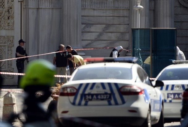 Dolmabahçe'de polise silahlı saldırı - 3