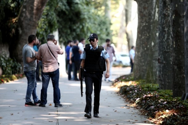 Dolmabahçe'de polise silahlı saldırı - 8