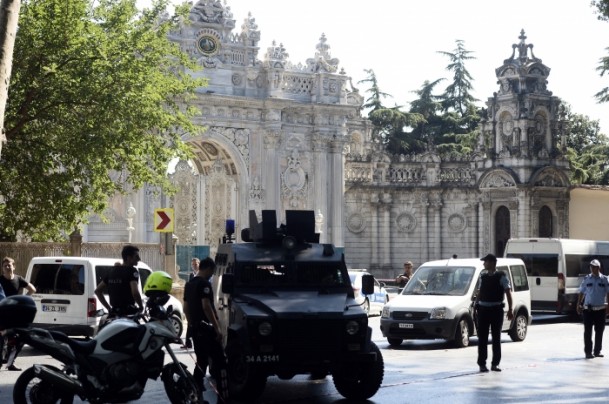 Dolmabahçe'de polise silahlı saldırı - 10
