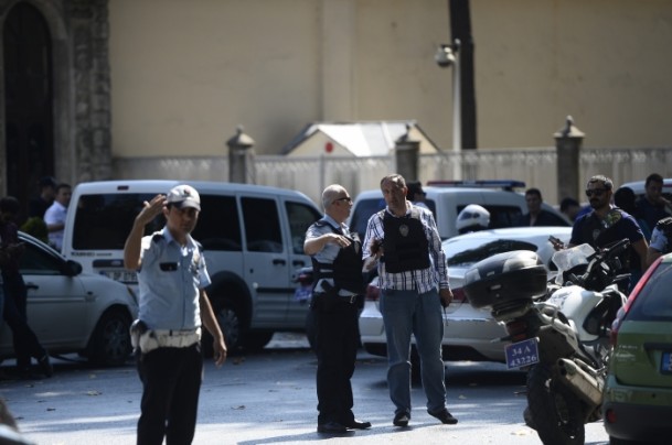 Dolmabahçe'de polise silahlı saldırı - 6