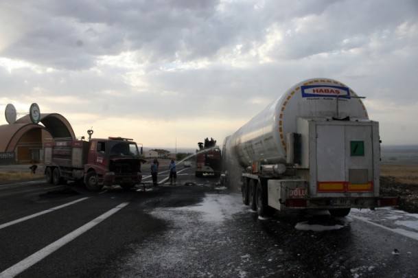 Karakola gaz yüklü tankerle saldırı girişimi - 3