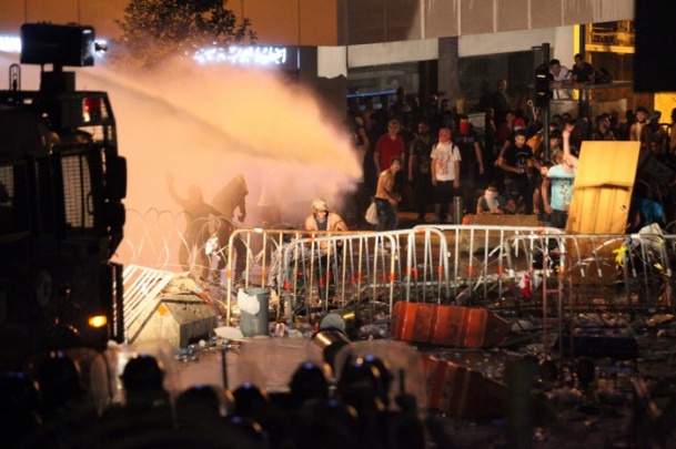 Lübnan'da 'yolsuzluk' ve 'çöp' krizi büyüyor - 754