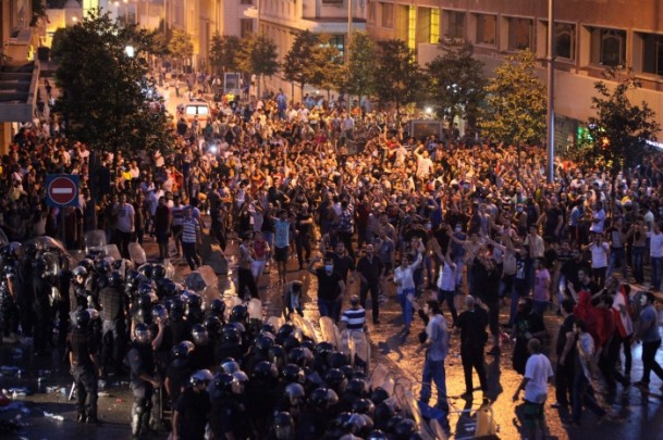 Lübnan'da 'yolsuzluk' ve 'çöp' krizi büyüyor - 859