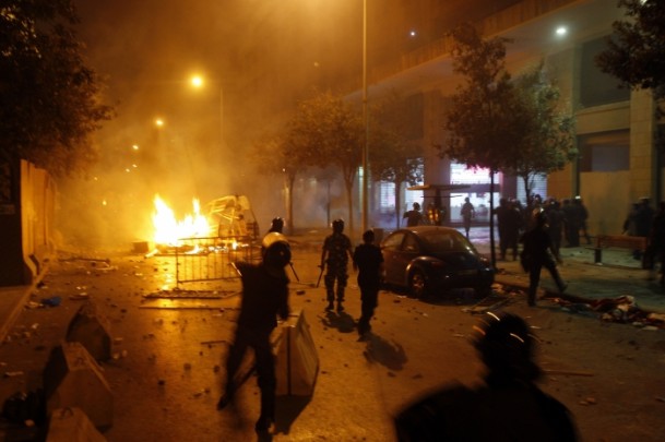 Lübnan'da 'yolsuzluk' ve 'çöp' krizi büyüyor - 738