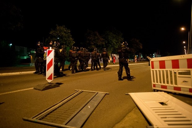 Almanya'nın göbeğinde 'Heil Hitler' sloganları - 7