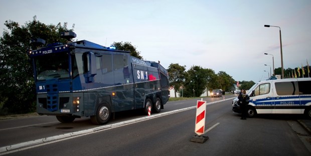 Almanya'nın göbeğinde 'Heil Hitler' sloganları - 11