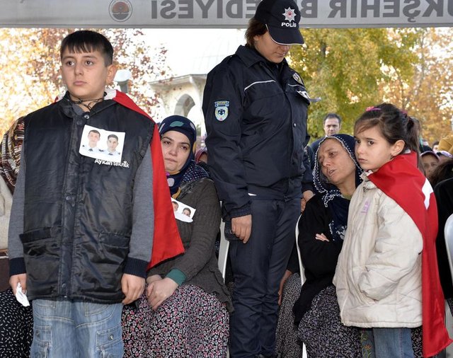 Yırtık ayakkabısıyla yürekleri sızlatmıştı...  Türkiye o çocuğa sahip çıktı! - 5