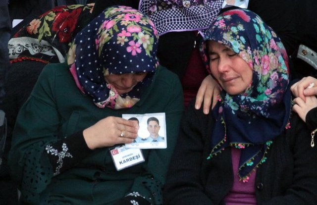 Yırtık ayakkabısıyla yürekleri sızlatmıştı...  Türkiye o çocuğa sahip çıktı! - 10