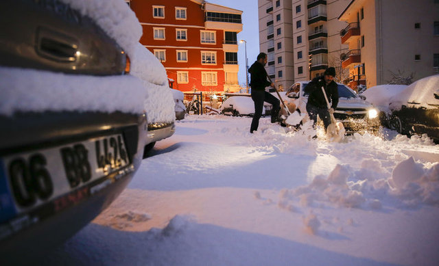İştanbul'da beklenen yağış başladı! Bu saatlere dikkat! - 16