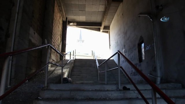 Bu sokağa girenler şaşkına dönüyor! - 12