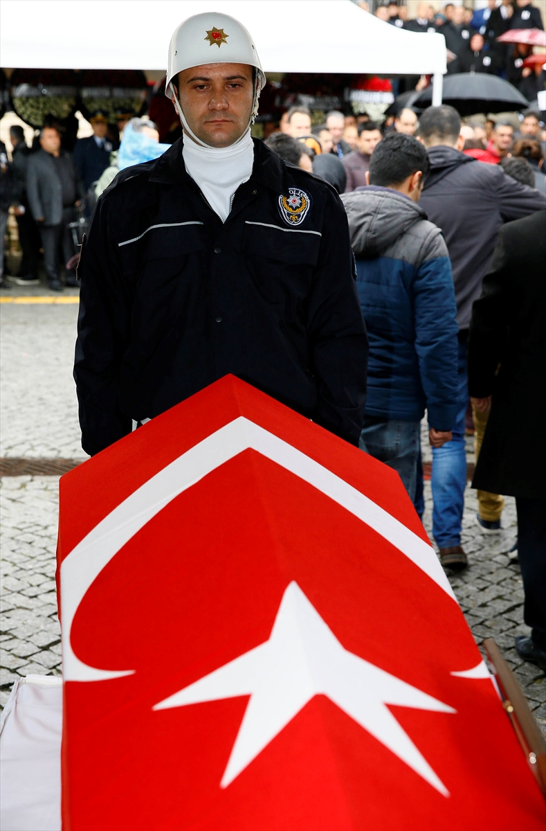 İzmir, şehit polis Fethi Sekin'i son yolculuğuna uğurladı - 2