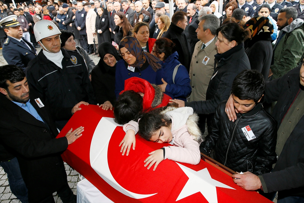 İzmir, şehit polis Fethi Sekin'i son yolculuğuna uğurladı - 4