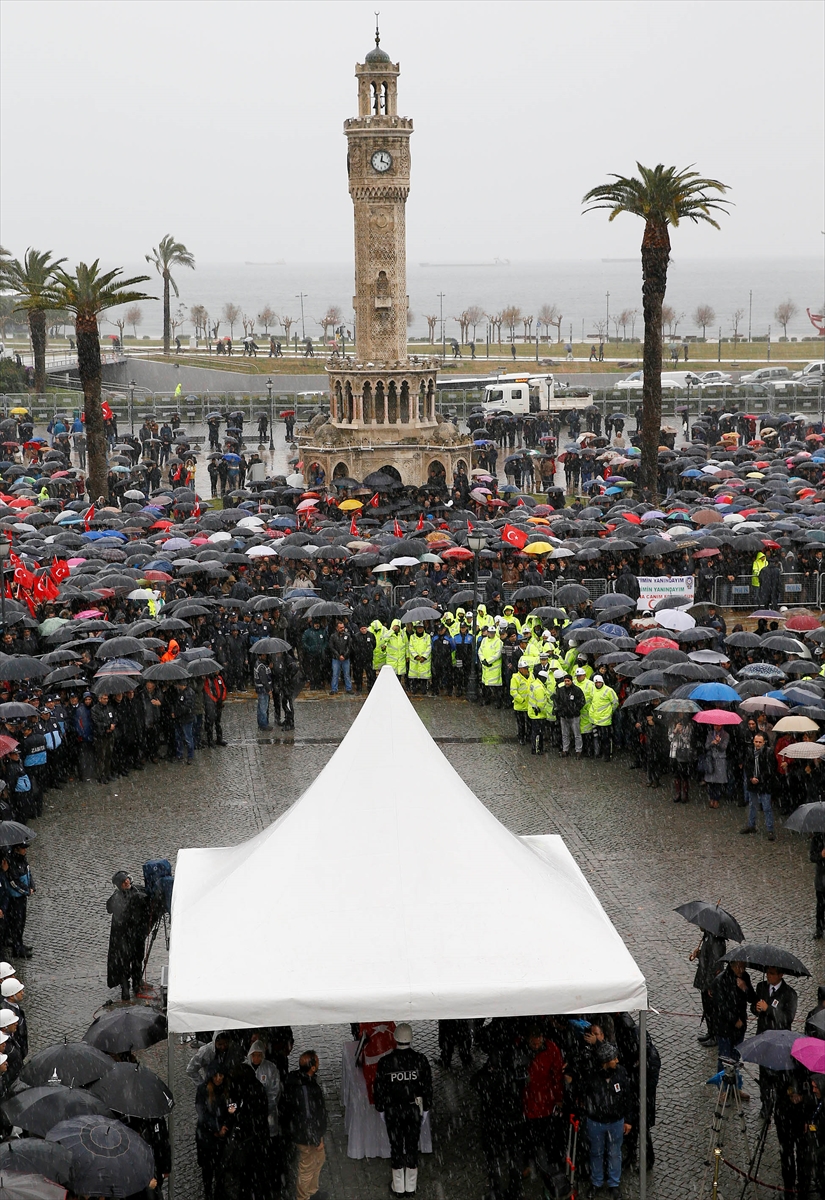 İzmir, şehit polis Fethi Sekin'i son yolculuğuna uğurladı - 5