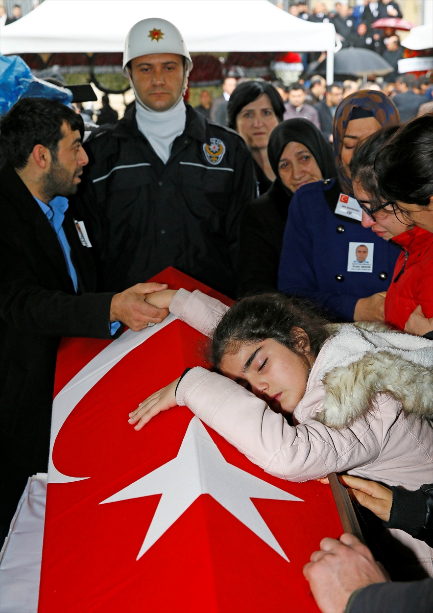 İzmir, şehit polis Fethi Sekin'i son yolculuğuna uğurladı - 7