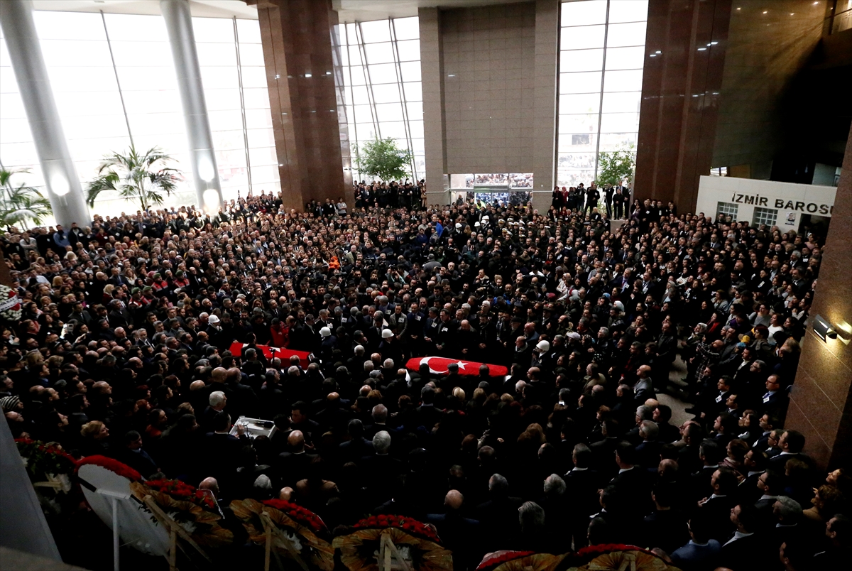 İzmir, şehit polis Fethi Sekin'i son yolculuğuna uğurladı - 7