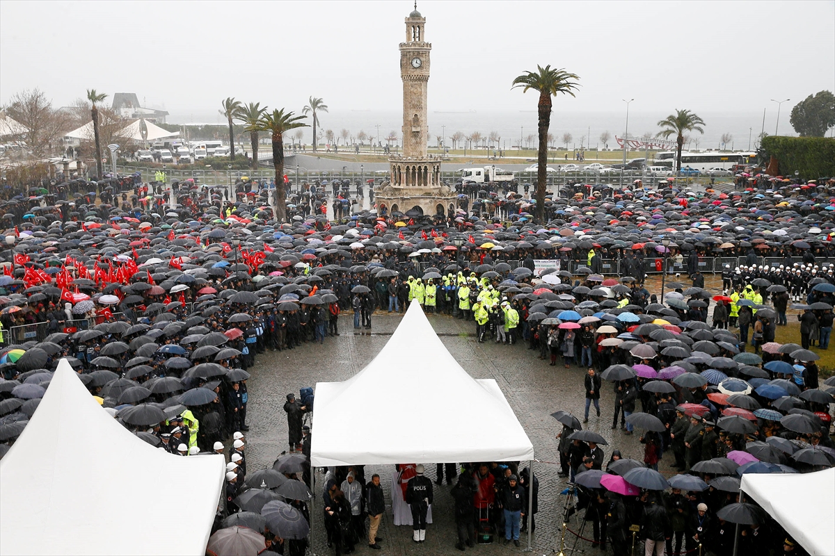 İzmir, şehit polis Fethi Sekin'i son yolculuğuna uğurladı - 10